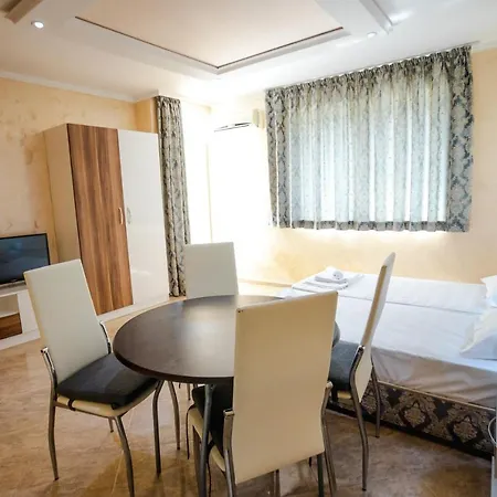 K&e And ساني بيتش