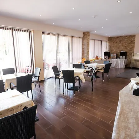 K&e And 3* ساني بيتش