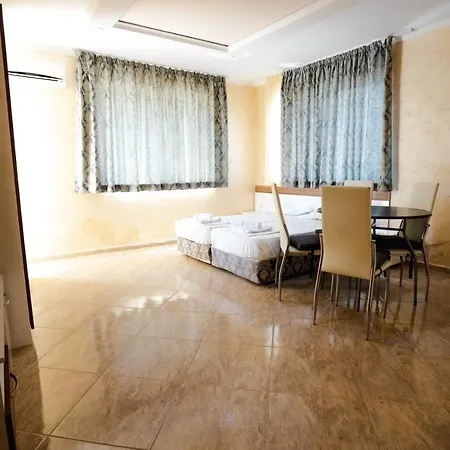 מלון דירות K&e And