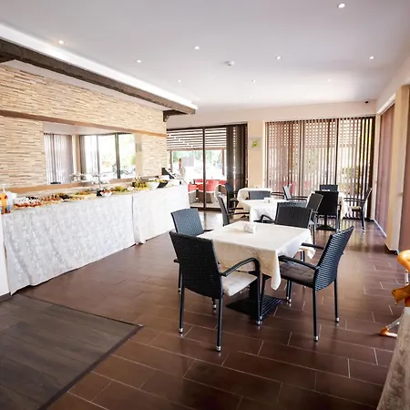 K&e And סאני ביץ'