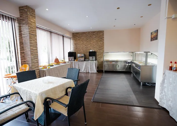 Aparthotel K&e And Sluneční pobřeží